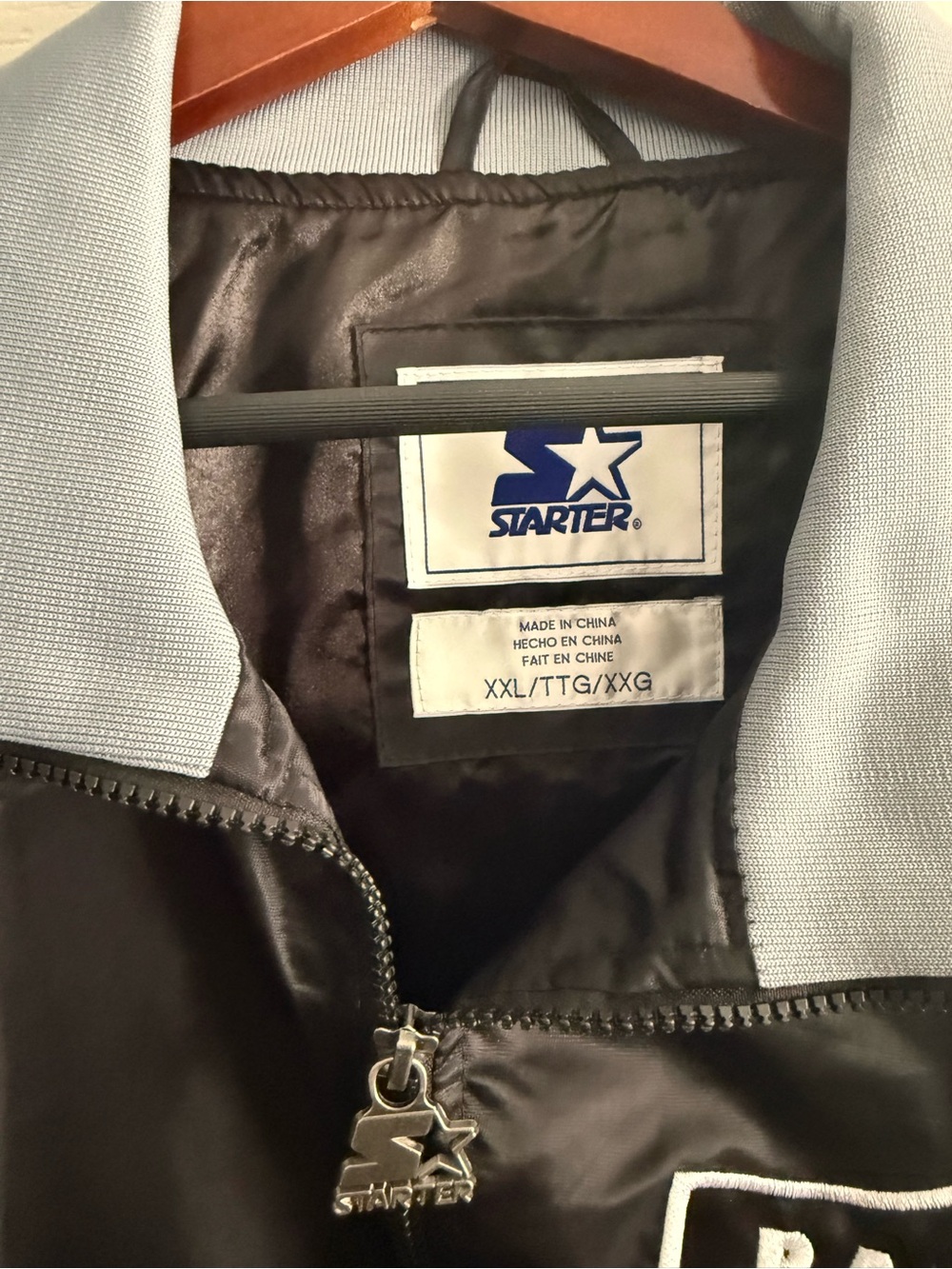 STARTER Black Satin Las Vegas Raiders Jacket with Gray Trim - Picture 6 of 10